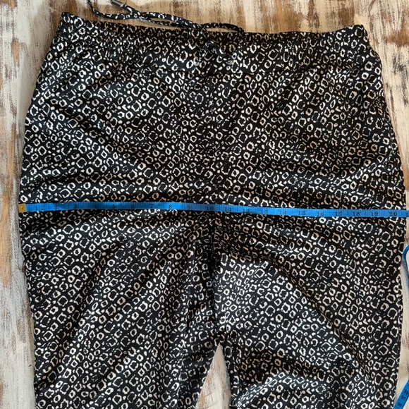 Love Scarlett L Paper Bag Black and White Leopard Print Pants - Picture 11 of 12